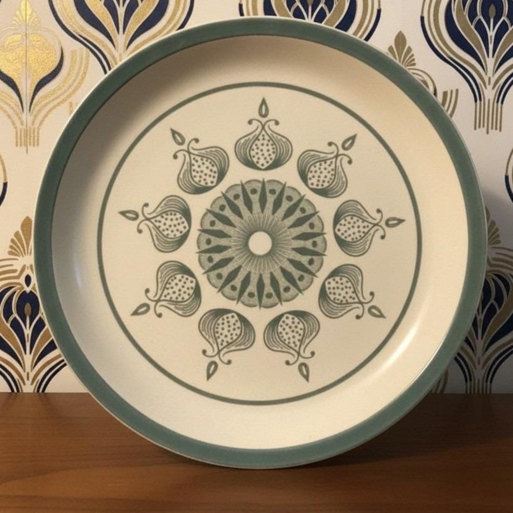 Canonsburg Pottery "Meadow Lane Green Onion" Dinner Plate, Vintage Pattern